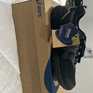 NWT men’s ASICS 8.5 x-wide